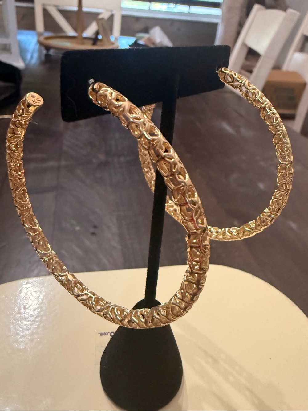 Kendra Scott Maggie Filligree 14kt gold plated. 2.5 inch